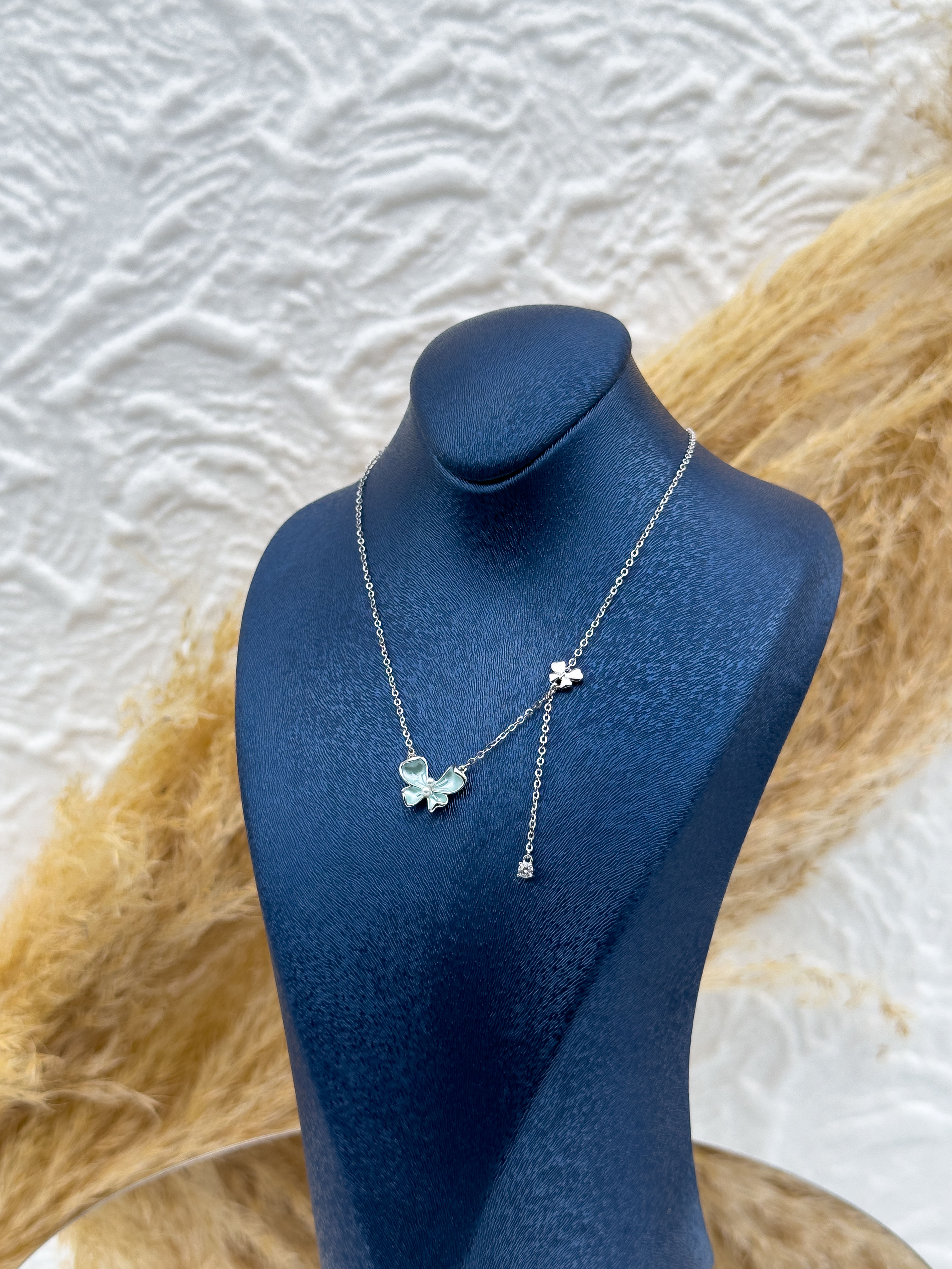 925 Ayar Gümüş Mavi Sedef Taşlı Kelebek Figürlü Kadın Kolye